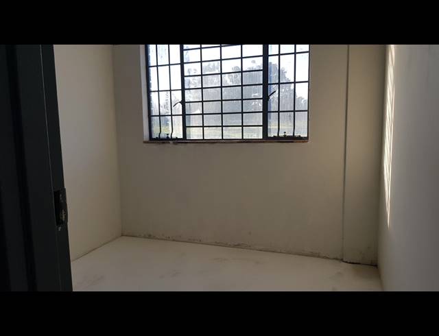 579M² FACTORY TO LET IN TRIANGLE FARM